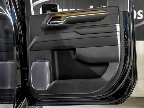 Used 2024 Chevrolet Silverado 2500 High Country w/ High Country Premium Package AWD/4WD image 39