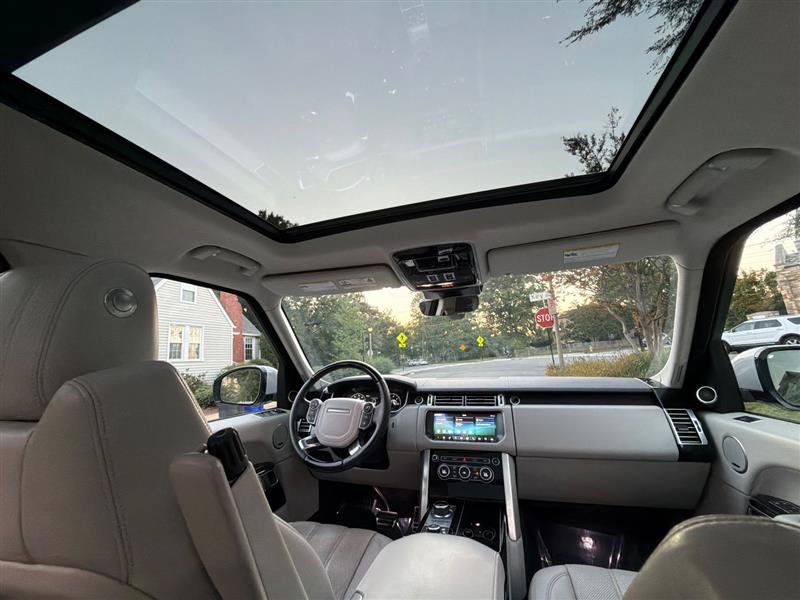 Used 2017 Land Rover Range Rover Supercharged AWD/4WD image 32