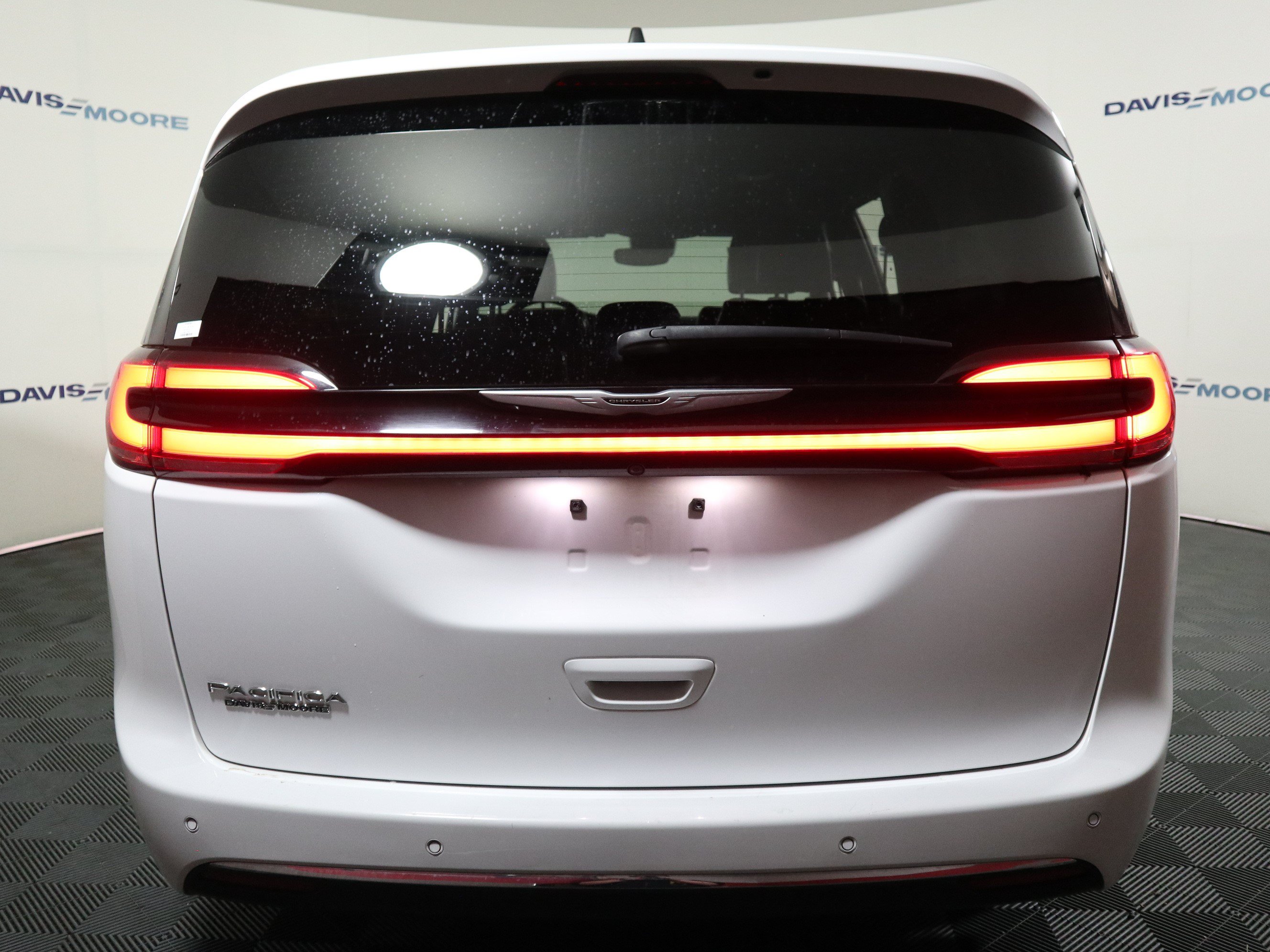 Used 2025 Chrysler Pacifica Select FWD image 7