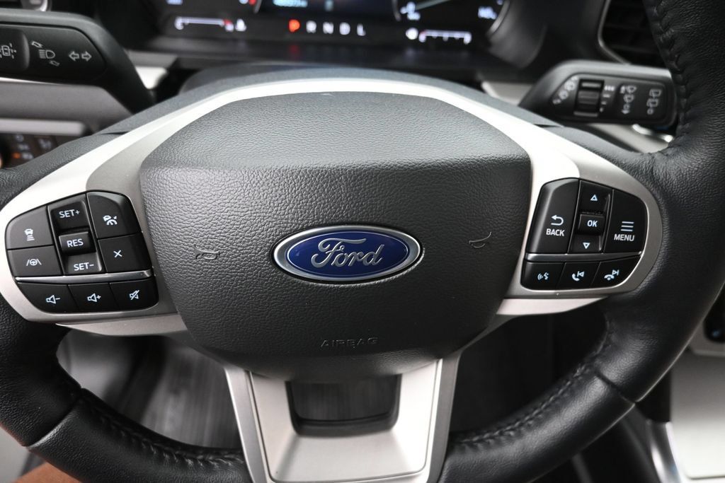Used 2023 Ford Explorer XLT w/ Equipment Group 202A AWD/4WD image 19
