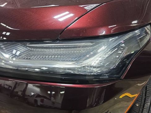 Used 2023 Chevrolet Traverse LT w/ LPO, Floor Liner Package FWD image 33