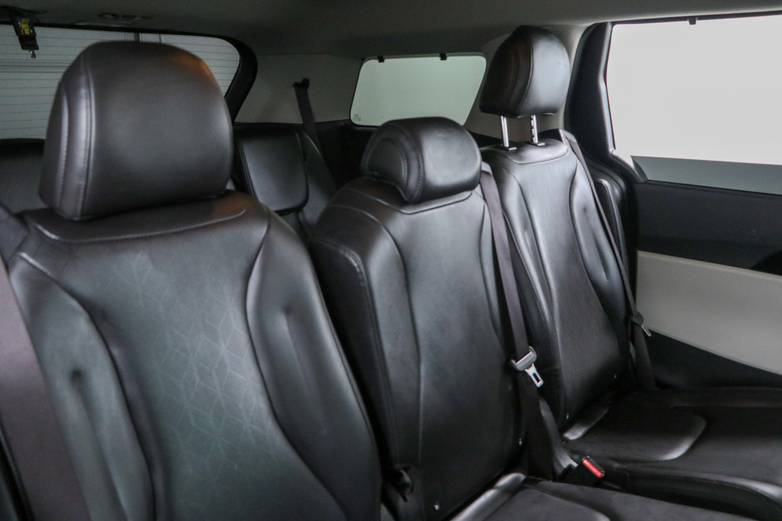 Used 2024 Kia Carnival EX FWD image 28