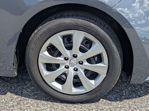 Used 2025 Toyota Corolla LE FWD image 11