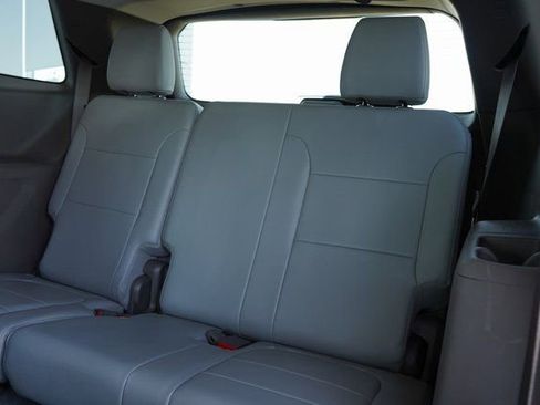 Used 2020 Chevrolet Traverse LT w/ LT Premium Package image 34