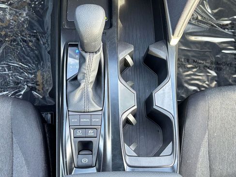 Used 2025 Toyota Camry LE image 40