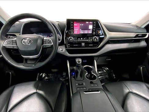 Used 2022 Toyota Highlander XLE image 15