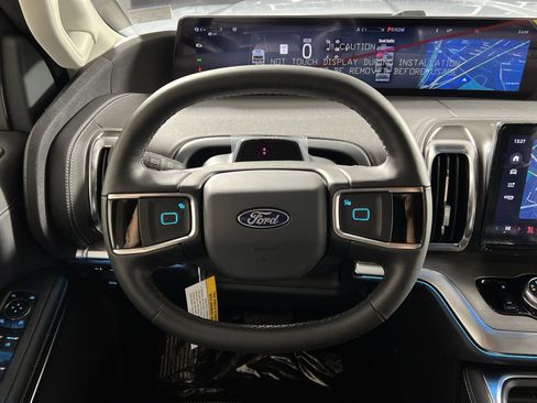 New 2026 Ford Expedition Platinum w/ Driver's Package image 16