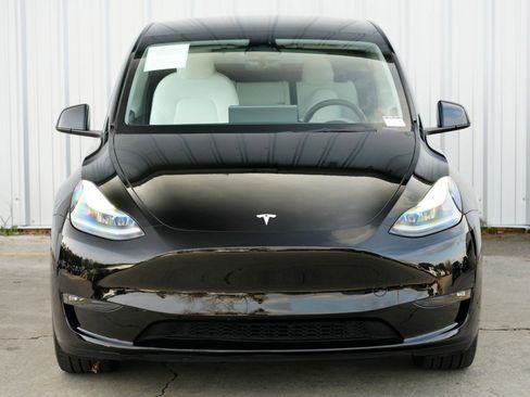 Used 2023 Tesla Model Y Long Range image 49