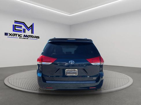 Used 2011 Toyota Sienna XLE w/ XLE Navigation Pkg FWD image 4