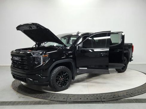 Used 2024 GMC Sierra 1500 Elevation w/ Elevation Premium Package image 11