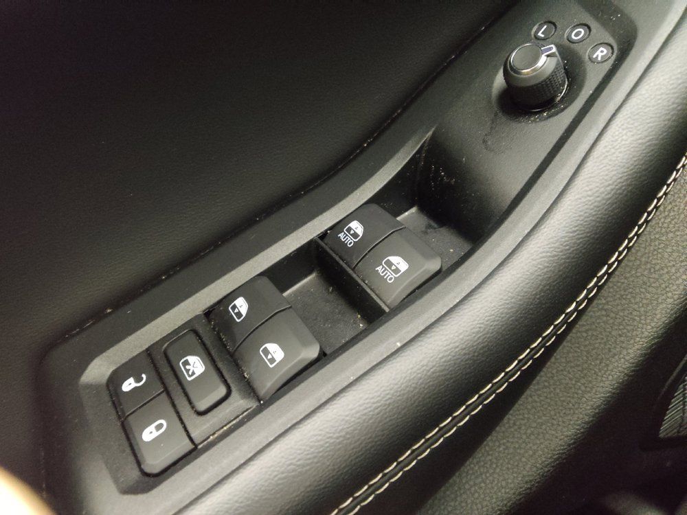 Used 2023 Jeep Grand Cherokee Laredo w/ Luxury Tech Group I AWD/4WD image 27