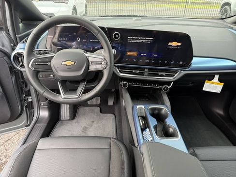 New 2026 Chevrolet Equinox EV LT AWD/4WD image 12