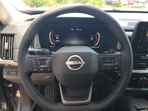 New 2026 Nissan Pathfinder SL FWD image 10