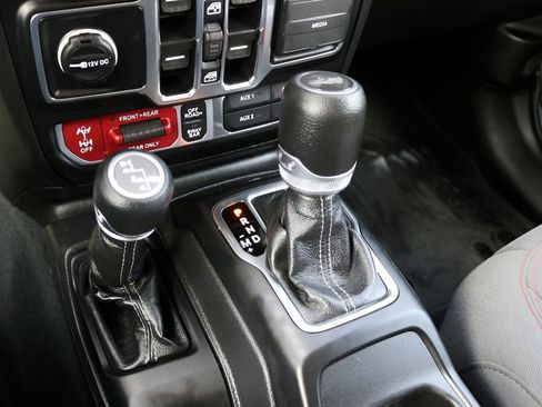 Used 2024 Jeep Wrangler Unlimited Rubicon AWD/4WD image 22