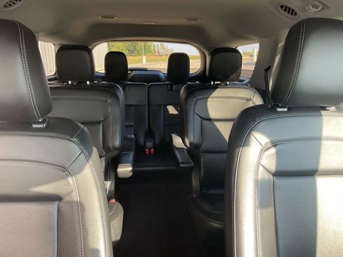Used 2023 Ford Explorer XLT w/ Equipment Group 202A image 20