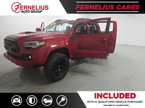Used 2022 Toyota Tacoma TRD Sport w/ TRD Premium Sport Package AWD/4WD image 11