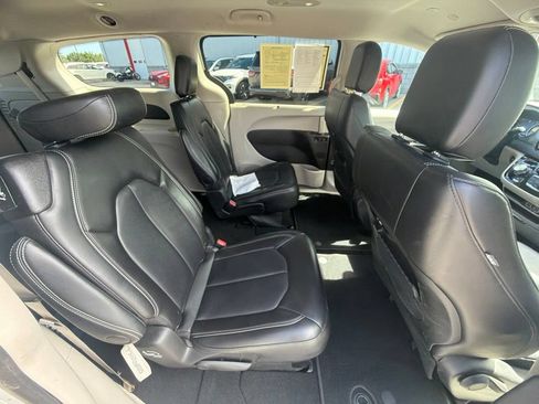 Used 2024 Chrysler Pacifica Touring-L FWD image 53