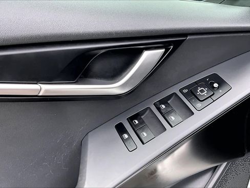 Used 2023 Kia Niro LX FWD image 31