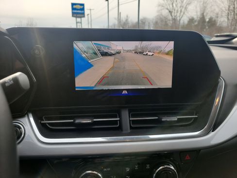 Used 2024 Chevrolet Trax LT w/ Driver Confidence Package image 10