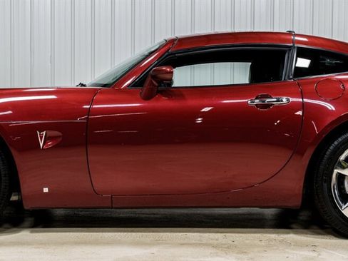 Used 2009 Pontiac Solstice Coupe w/ Premium Package image 2