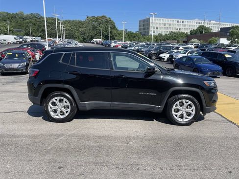 Used 2024 Jeep Compass Latitude AWD/4WD image 7