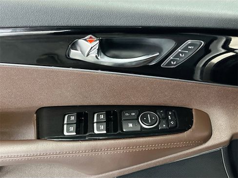 Used 2020 Kia Sorento SX image 18