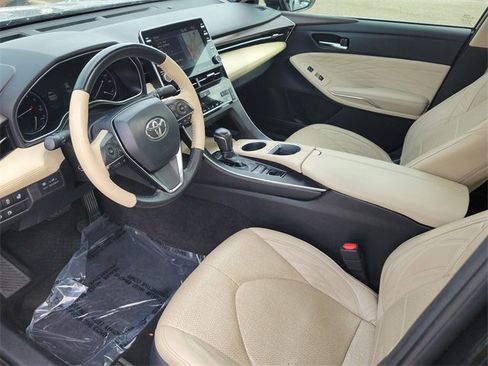 Used 2019 Toyota Avalon Limited image 11