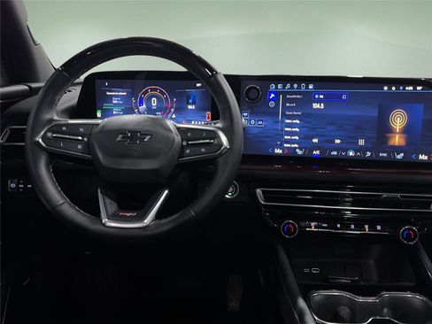 Used 2024 Chevrolet Traverse Z71 w/ Enhanced Driving Package image 11