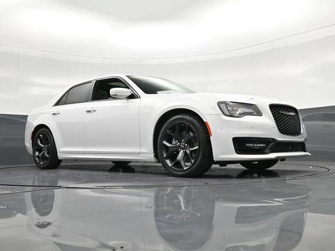 Used 2023 Chrysler 300 S w/ Comfort Group RWD image 30