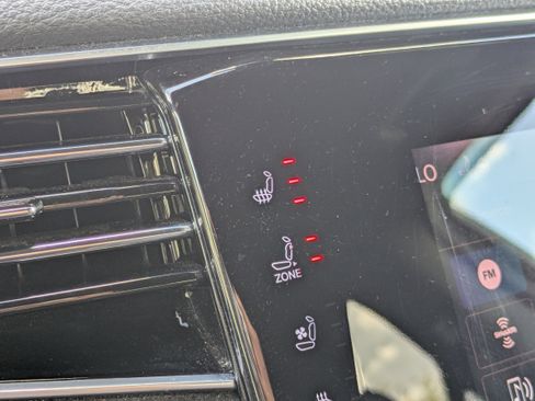 Used 2024 Jeep Wagoneer L Series II image 45