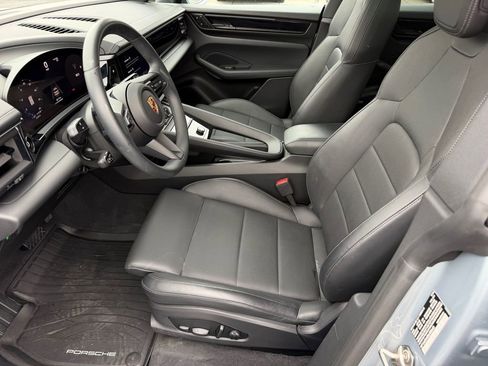 Used 2025 Porsche Macan 4 Electric AWD/4WD image 3