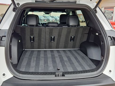 Used 2025 Chevrolet Equinox LT w/ Convenience Package II image 6