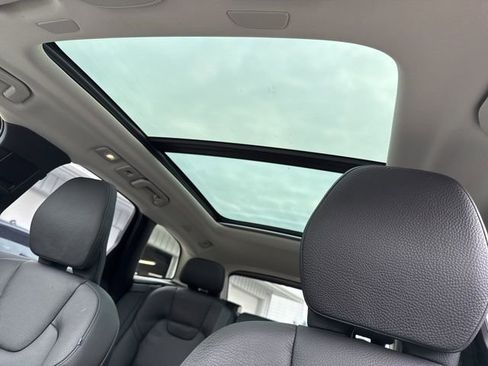 Certified 2025 Volvo XC60 T8 Plus w/ Protection Package Premier image 22