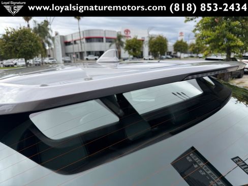Used 2018 Toyota C-HR XLE FWD image 9