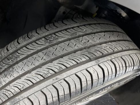 Used 2024 Chevrolet Trax RS w/ Sunroof Package image 34