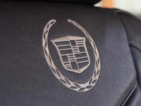 Used 2011 Cadillac Escalade ESV Platinum image 39