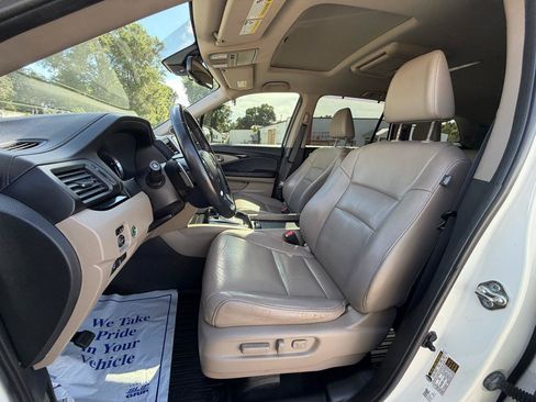 Used 2017 Honda Pilot Touring image 7
