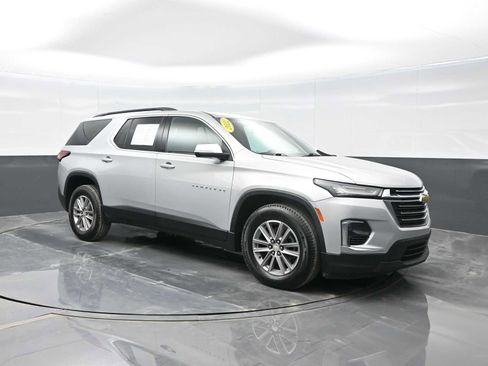 Used 2022 Chevrolet Traverse LT image 1