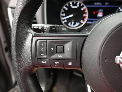 Used 2024 Nissan Rogue S FWD image 25