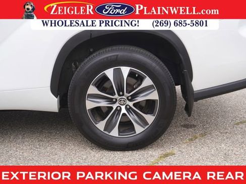 Used 2023 Toyota Highlander XLE image 9