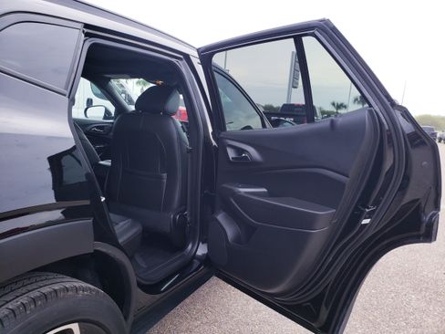 Used 2025 Chevrolet Trax RS w/ Sunroof Package image 15