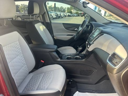 Used 2018 Chevrolet Equinox LT FWD image 12