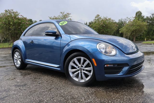 Used 2017 Volkswagen Beetle 1.8T Classic FWD image 1