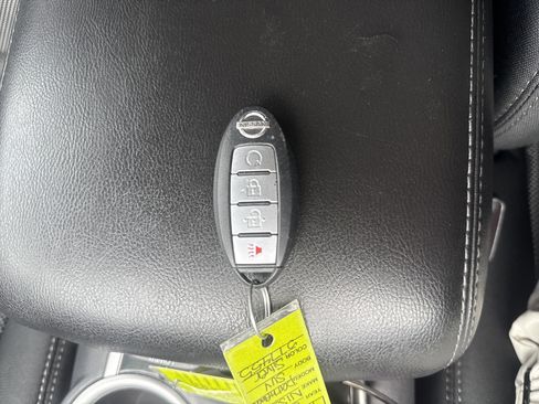 Used 2020 Nissan Pathfinder SV image 26