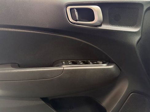 Certified 2023 Hyundai Venue SEL image 12