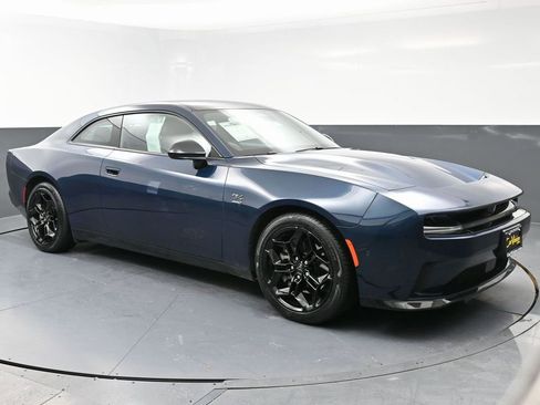 Used 2025 Dodge Charger R/T w/ Sun & Sound Package image 3