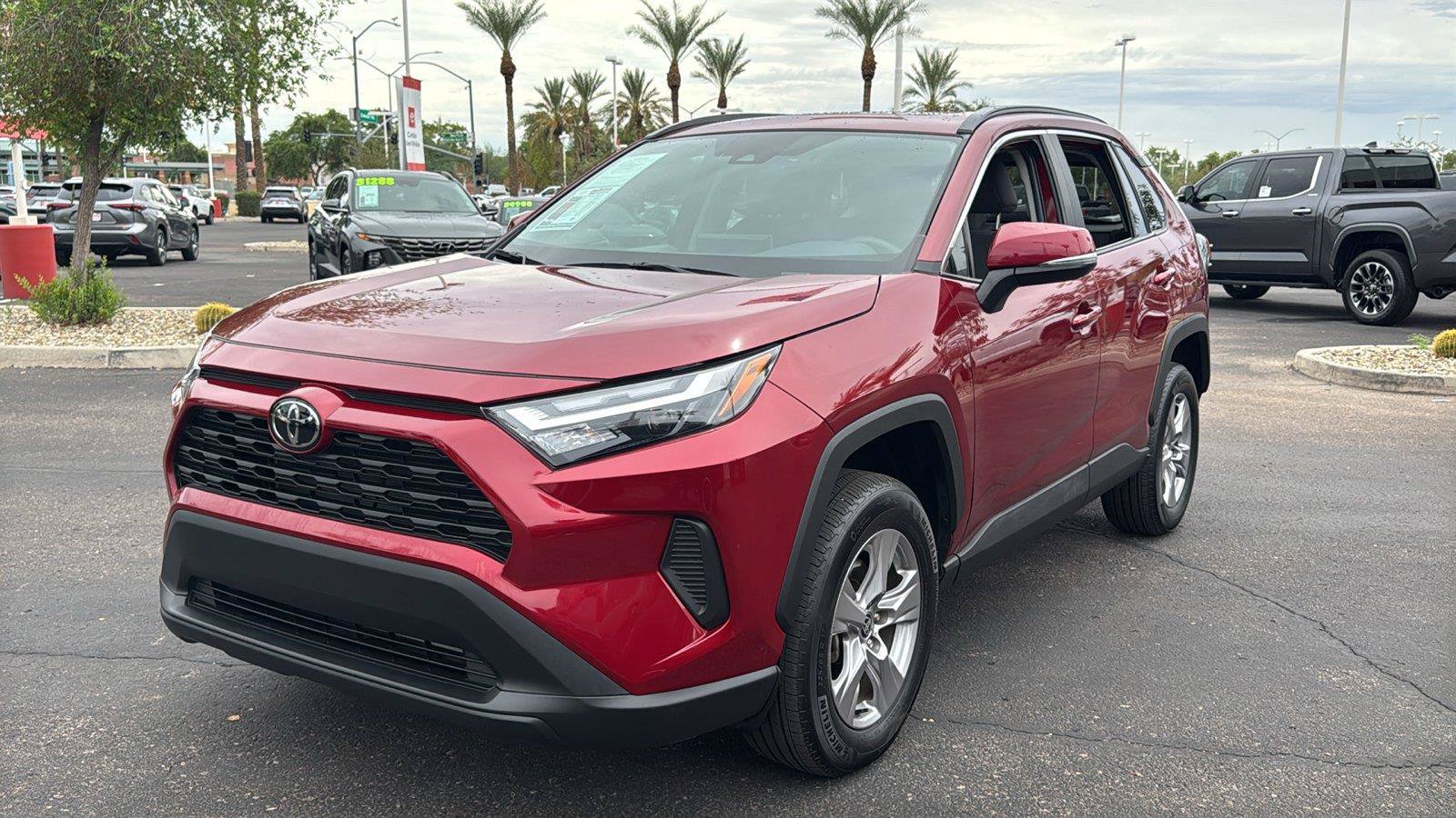 Used 2025 Toyota RAV4 XLE w/ Convenience Package FWD image 4