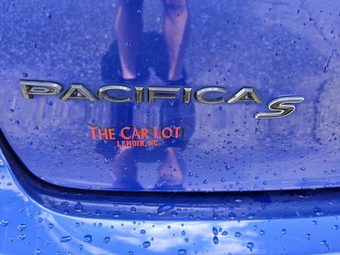 Used 2019 Chrysler Pacifica Touring-L Plus w/ Advanced Safetytec Group FWD image 22