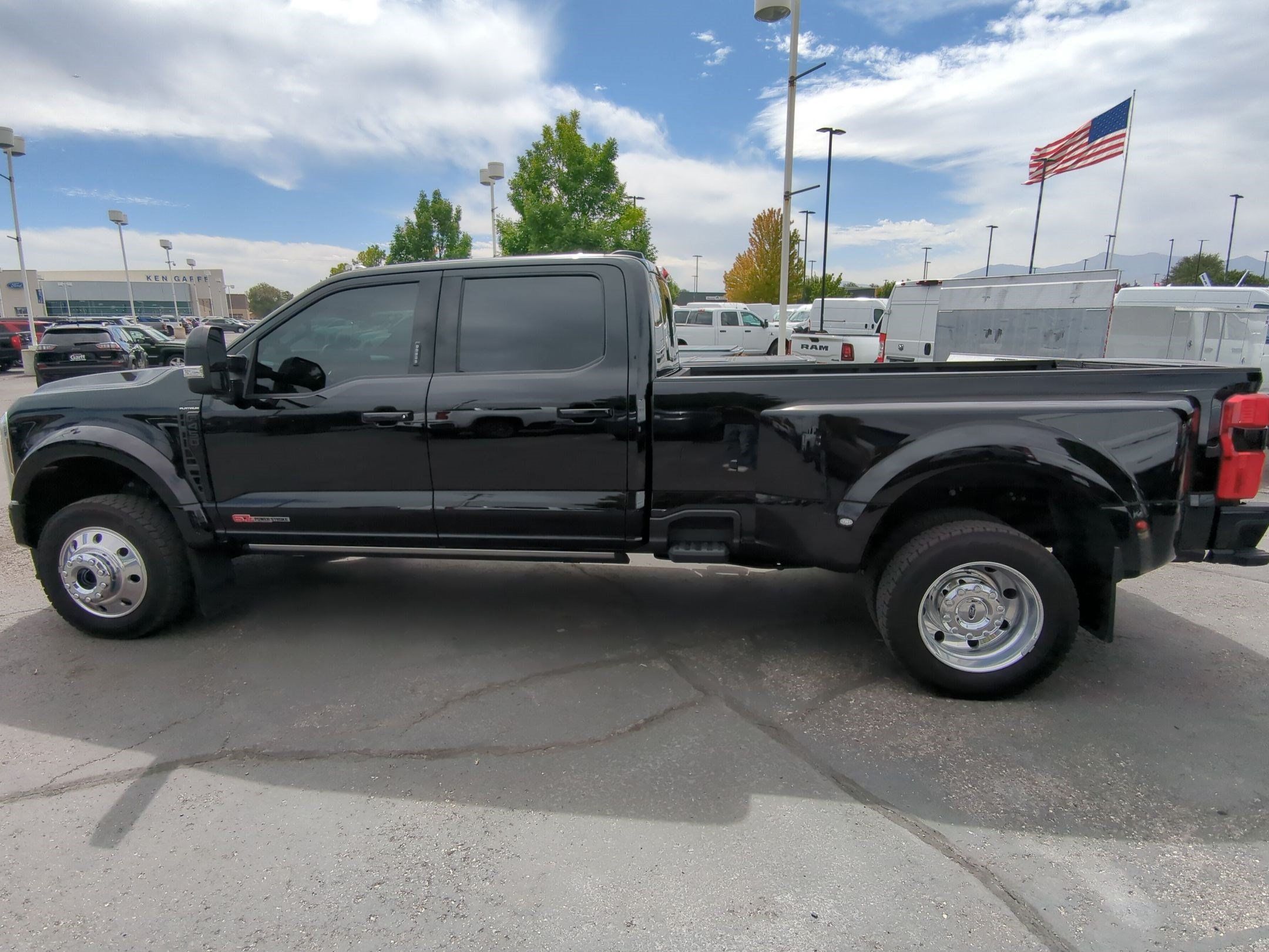 Used 2026 Ford F450 Platinum w/ FX4 Off-Road Package AWD/4WD image 9