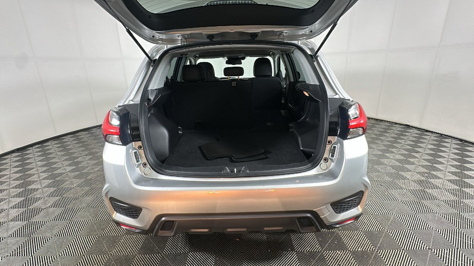 Used 2024 Mitsubishi Outlander Sport SE AWD/4WD image 30